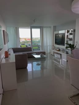 Apartamento remodelado y amueblado en Laguna Gardens II, Carolina