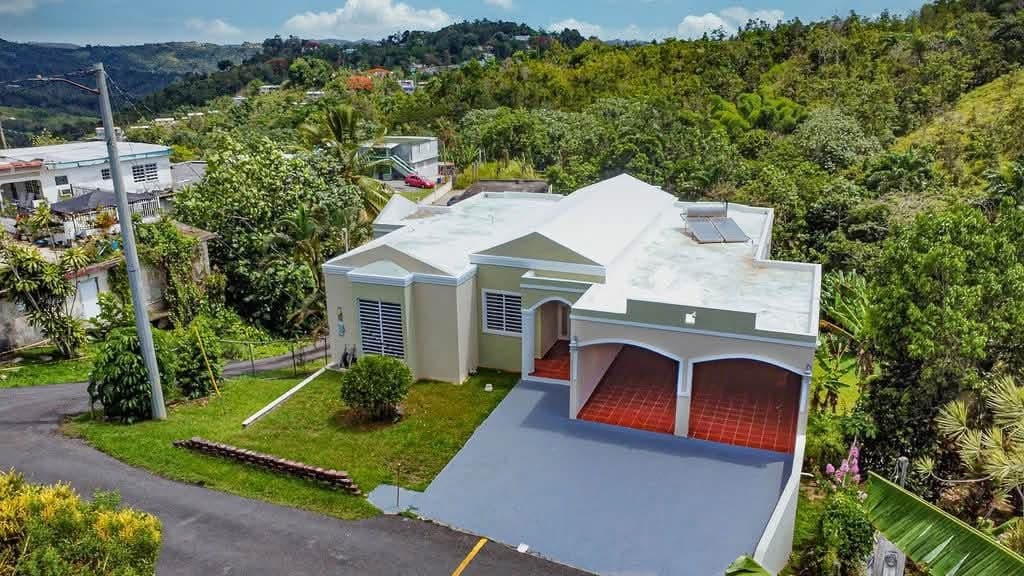 Residencia de un nivel en Barrio Sumidero, Aguas Buenas